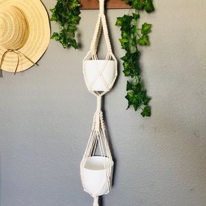 Double plant hanger, 2 pots included